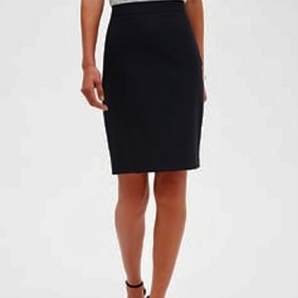 Banana Republic • Black Career Straight Pencil Skirt size 2
